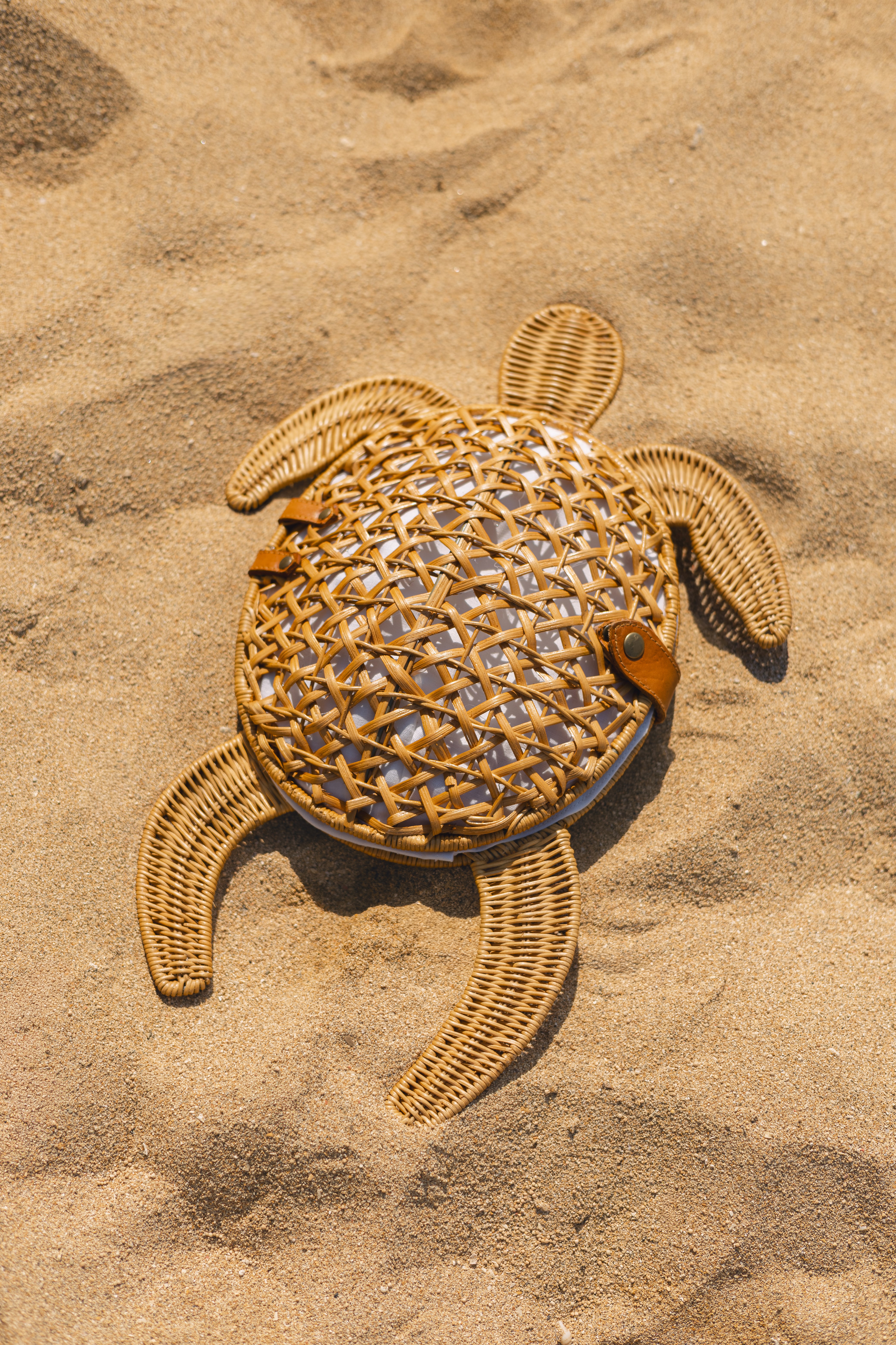 La Marina – Handcrafted Turtle-Shaped Rattan Crossbody Bag