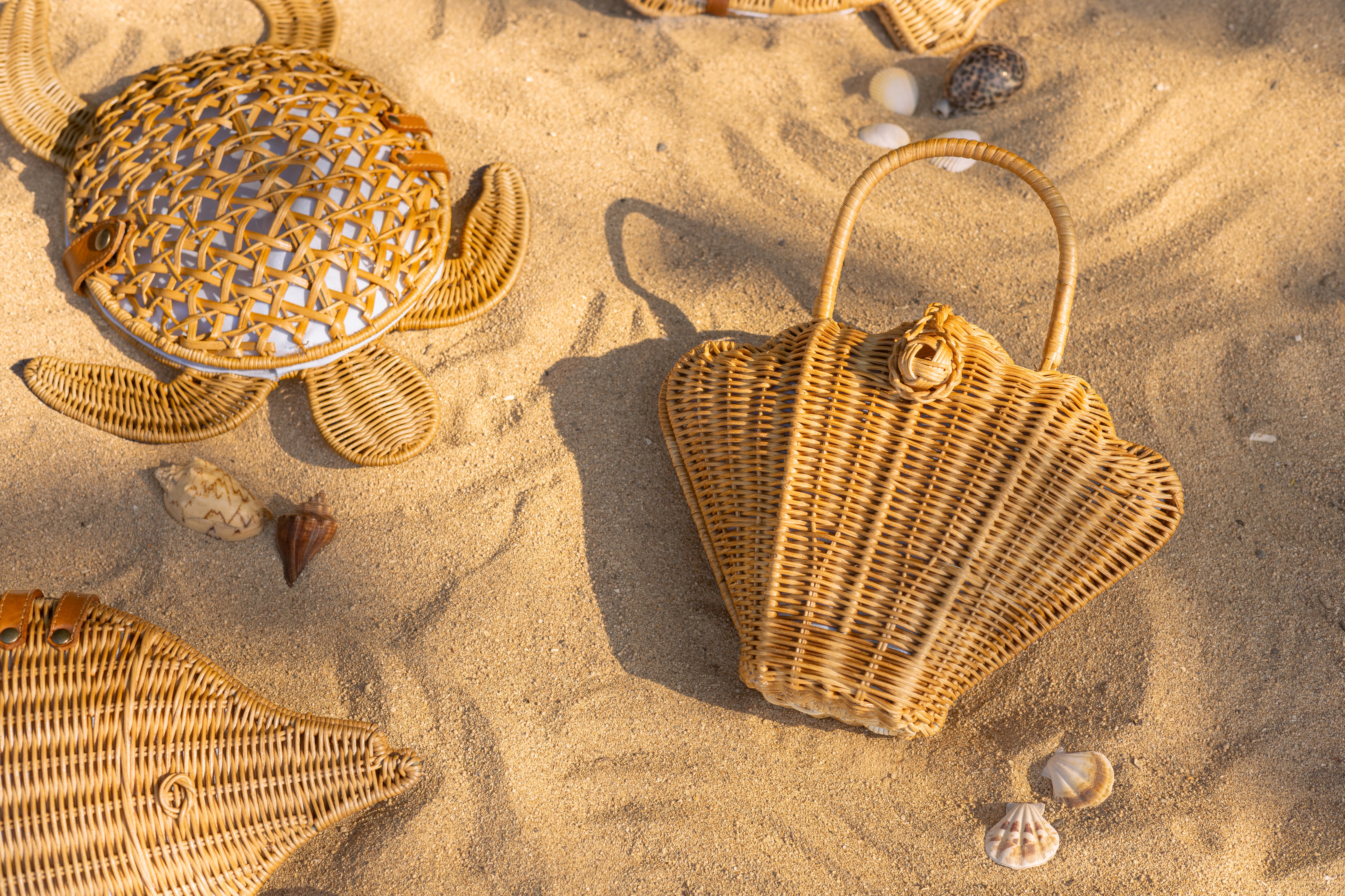 The Santa Barbara-Handcrafted Rattan Natural Fish-shaped Convertible Bag