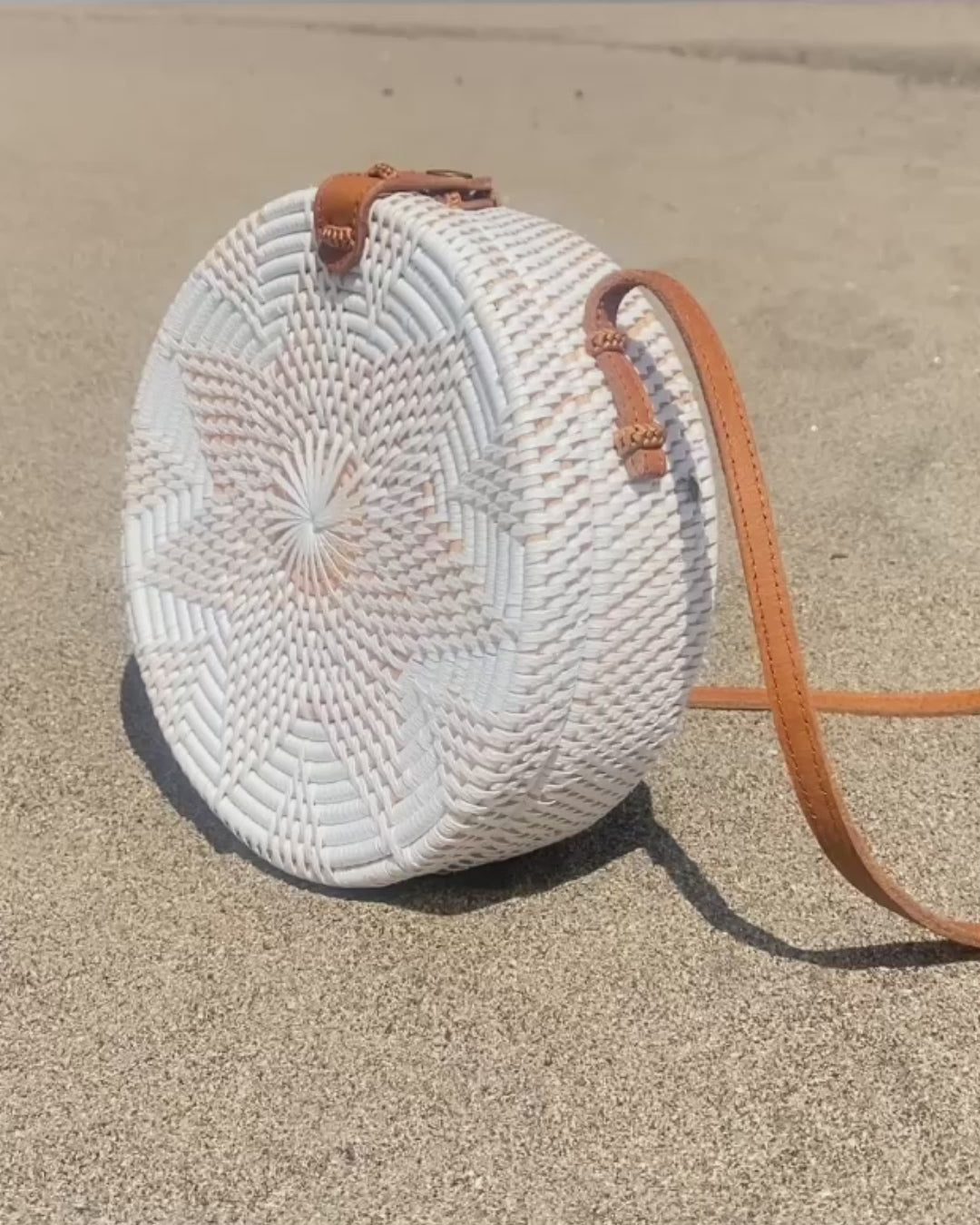 Video of White Round Rattan Bali Summer handbag 