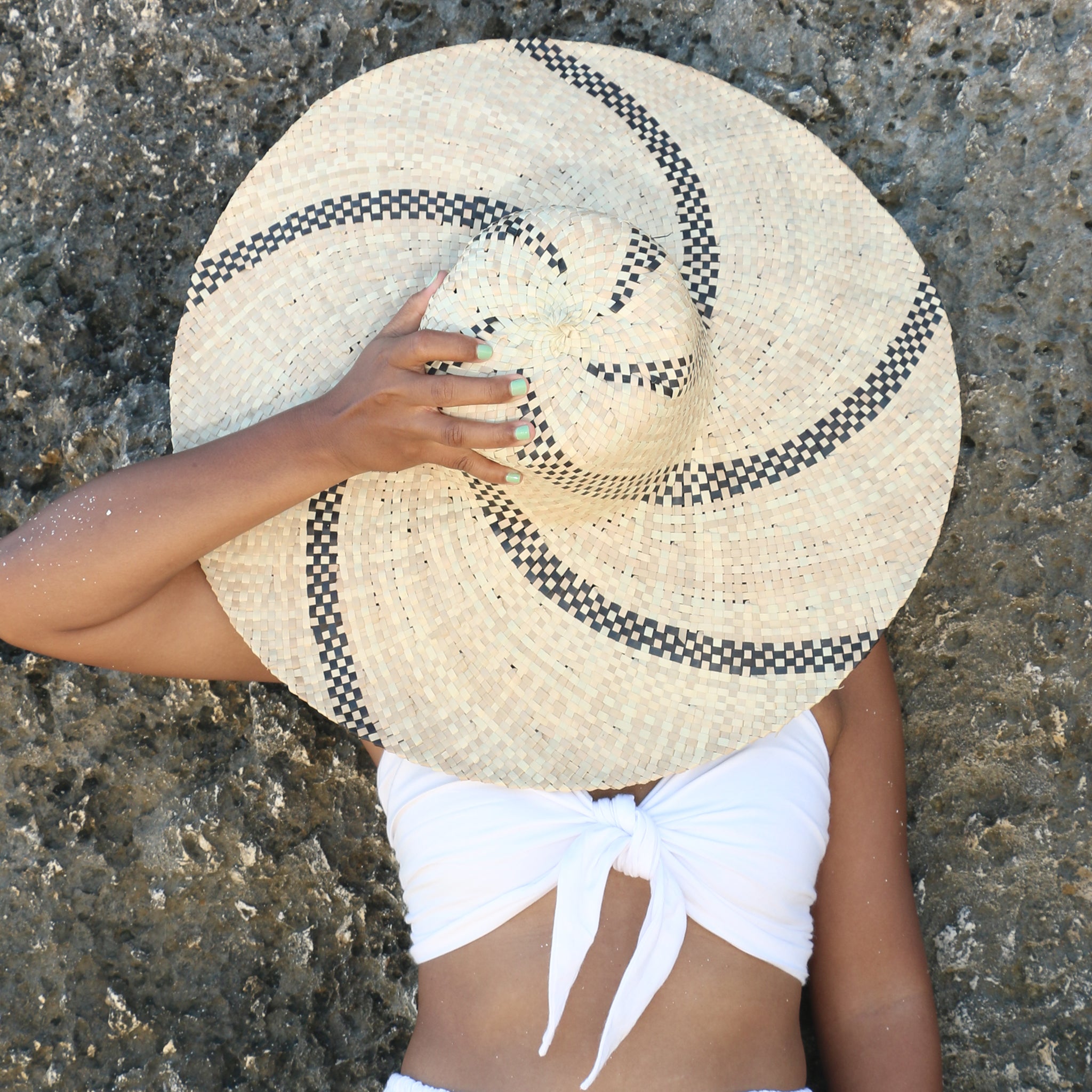 Chapeau de soleil de plage en paille à large bord